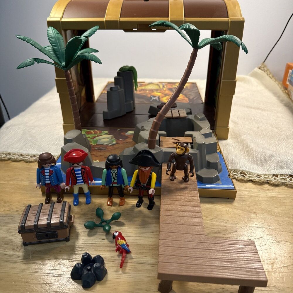 PLAYMOBIL Take Along Pirate Treasure Chest 5737 2004 Figures Parrot
